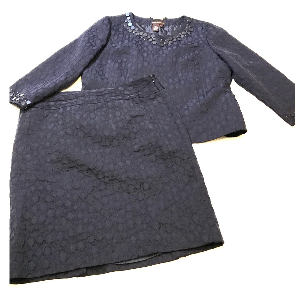 Elegant 2 piece skirt suit